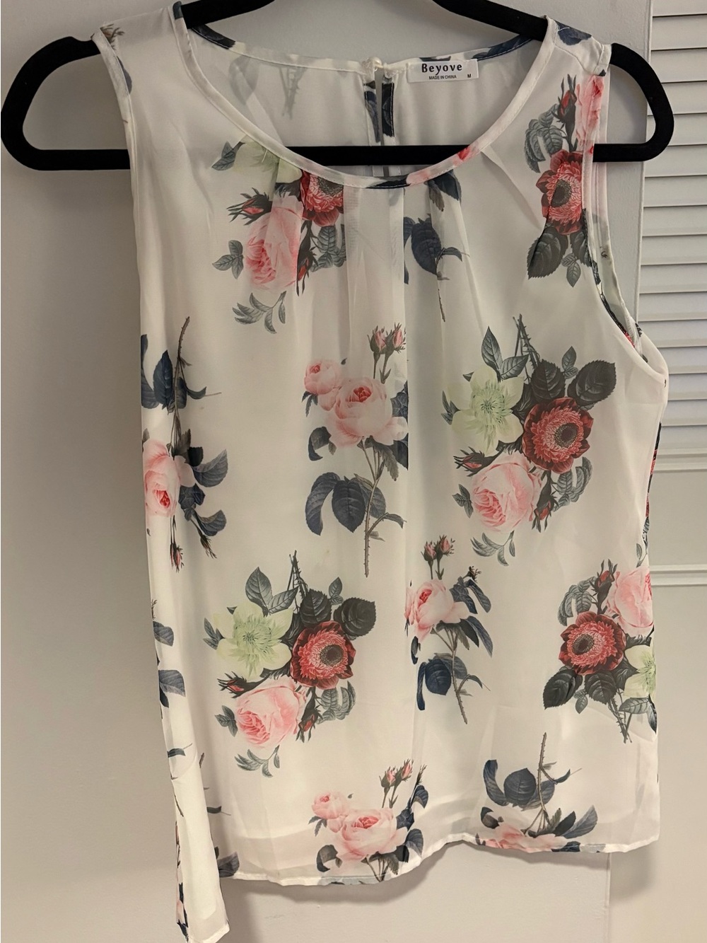 Beyove White Floral Sleeveless Blouse
